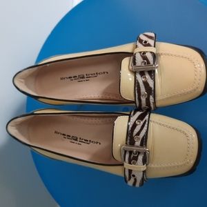 Gently use golf shoes.